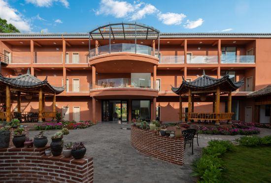 Yunting Huashe Garden Luxury Hotel (at Puzhehei Village Entrance Bus Station