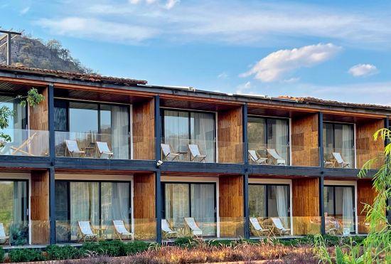 Puzhehei pure lake vision gloria hotel