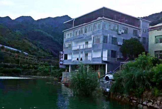 Гостиница Dongjiang Lakeside