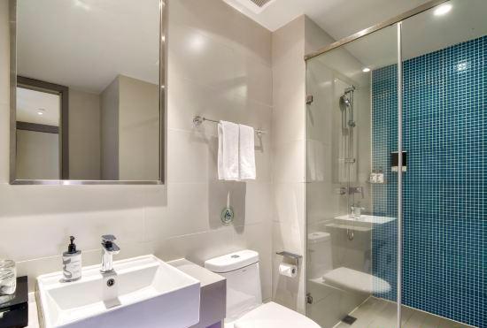 Гостиница Home Inn Selected (Lishui High-speed Railway Station Wandi Square)