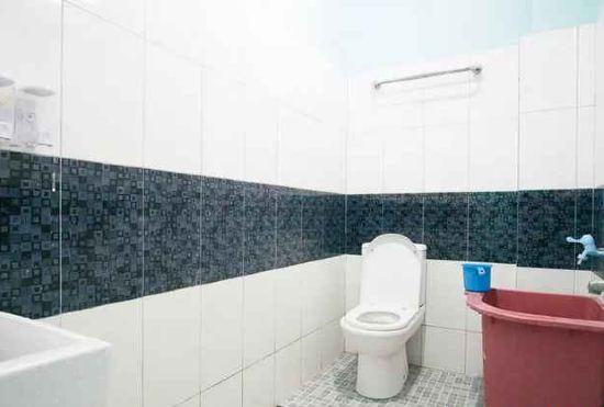 Гостиница RedDoorz Near Mikie Holiday Funland Berastagi