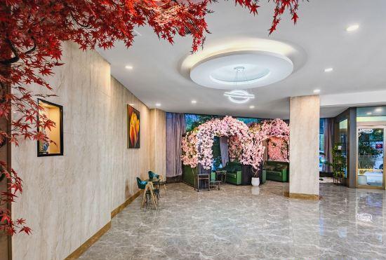 Grapefruit Hotel