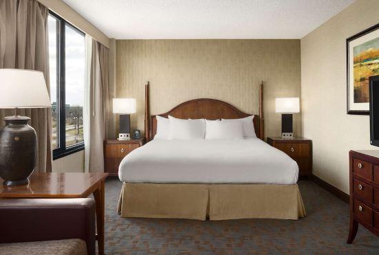 Гостиница DoubleTree by Hilton Somerset Hotel and Conference Center