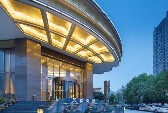 Tianlun Huangchao International Hotel(Chibi North Railway Station)
