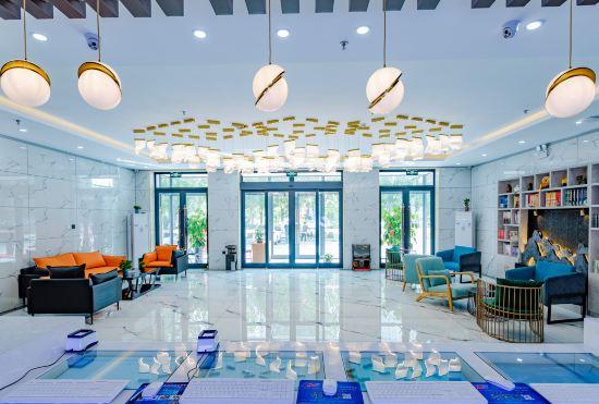 Гостиница Elan Hotel (Daqing passenger hub station store)