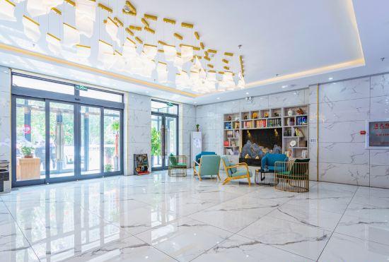 Elan Hotel (Daqing passenger hub station store)