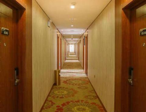 Гостиница Yinhe Hotel (Changbaishan Shopping Center)