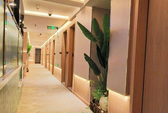 Shanghai Puyi Hotel (Yuyuan Laoximen Subway Station Branch)