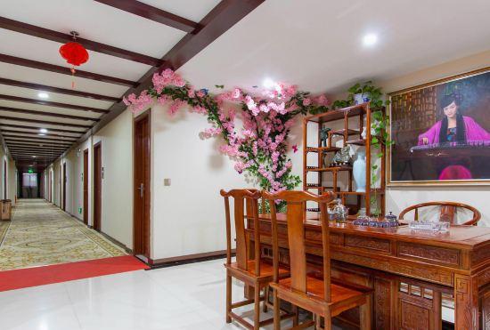 Dengfeng Zhonggang Business Hotel