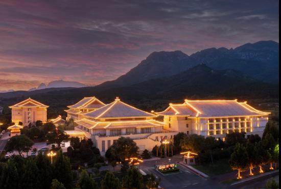 Zhongzhou Leading Hotel