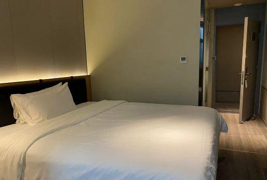 Hotel Homeinn Selected (Aofan store, Hong Kong Middle Road, May 4th Square, Qingdao)