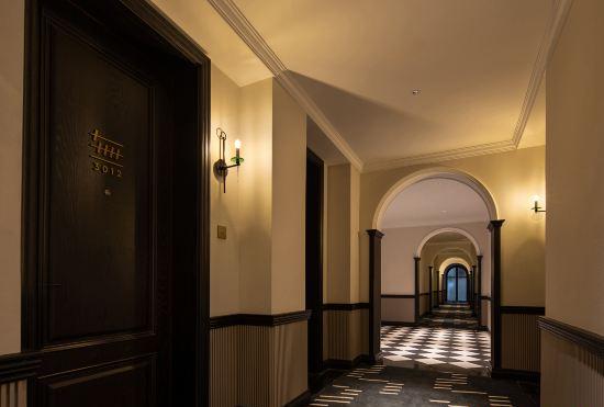 UNIQUE HOTEL
