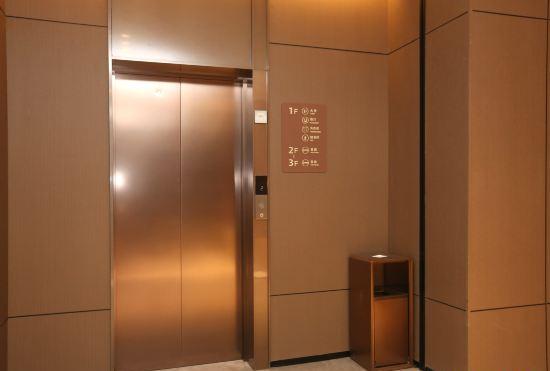 Hotel Home Inn (Qingdao May Fourth Square Yunxiao Road)