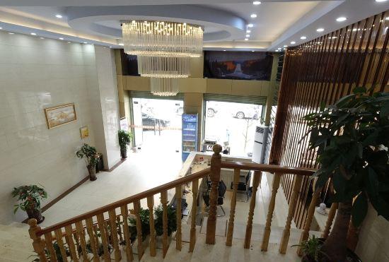 Longyan Crystal Cube Hotel