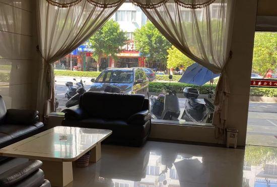 Гостиница Hezhou Jinyuegui Hotel