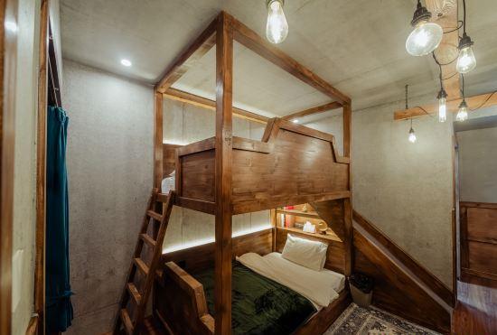 Гостиница The Magic House of the Fugitive Wizard
