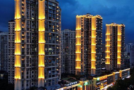 Гостиница Home Inn (Yibin Luneng Xinyuewan Branch)