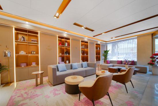 Lavande Hotel (Xuchang Pangdonglai Times Square Caowei Ancient City Store)