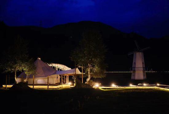 Hotel Qiye Greenstone Nomad  Homestay (Kangding Xinduqiao Branch)